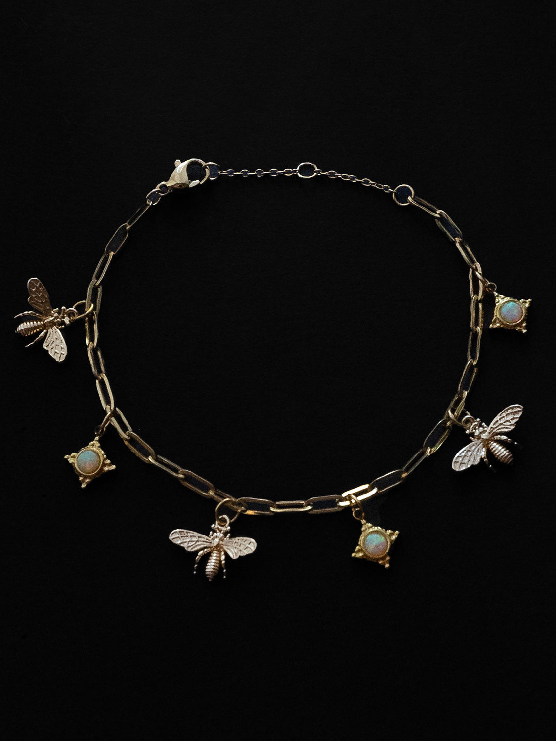 Bee   Opal Charm Bracelet   Alabaster Cream dark 51568545 86ac 4b0e bdaf 417d6b5549c4