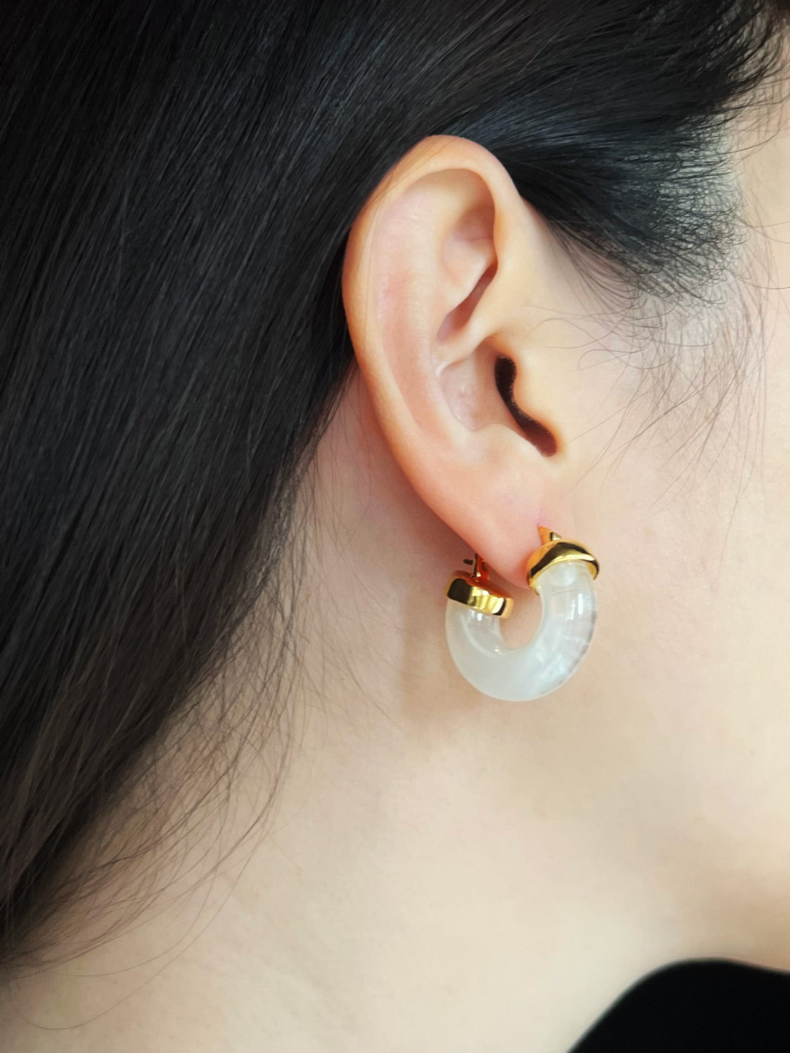 Chic Round Resin Hoops - Milk