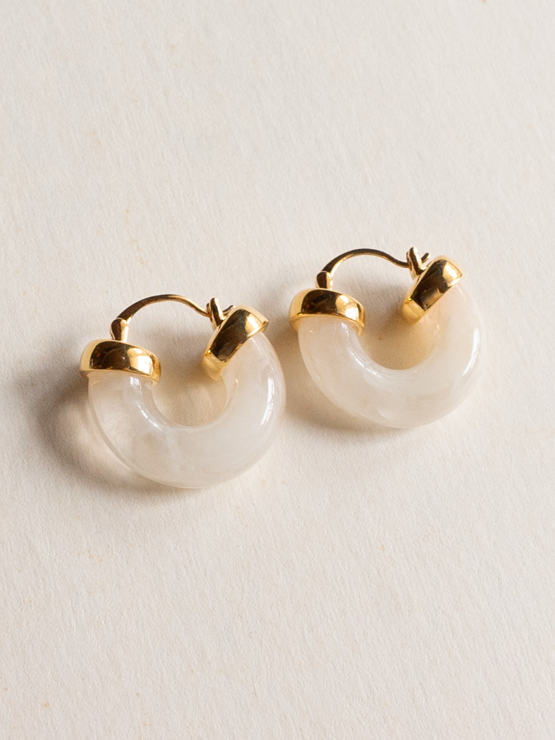 Chic Round Resin Hoops - Milk
