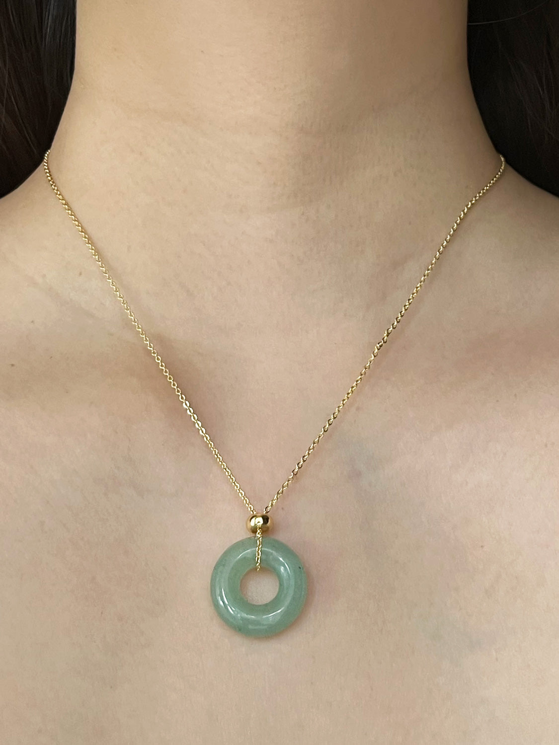 Donut Stone Necklace  Gold   Green Aventurine model