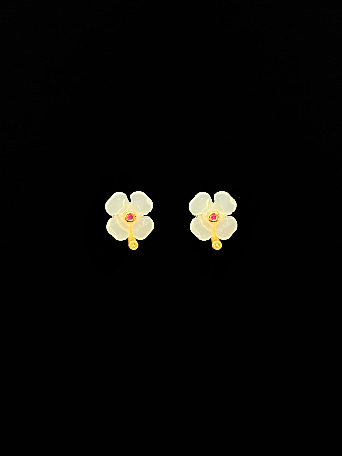 Lucky Clover Jade Earstuds   White dark