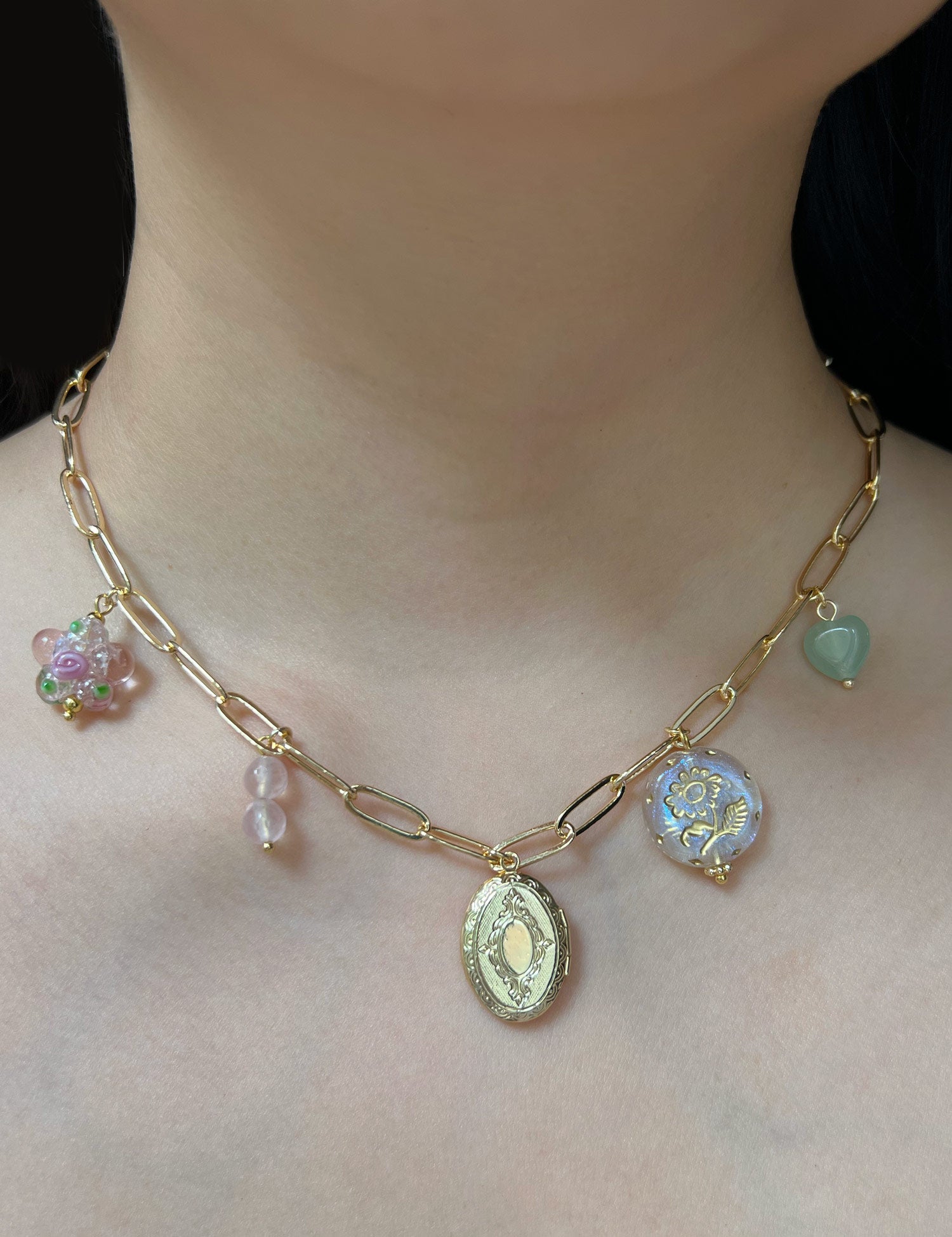 Collier de charme médaillon ovale - Fleur de verre/Cristaux