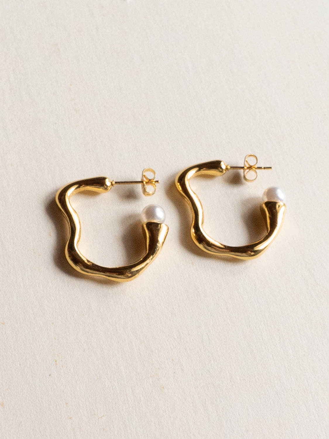 Wavy Hoops with Pearl - Stainless Steel, Gold