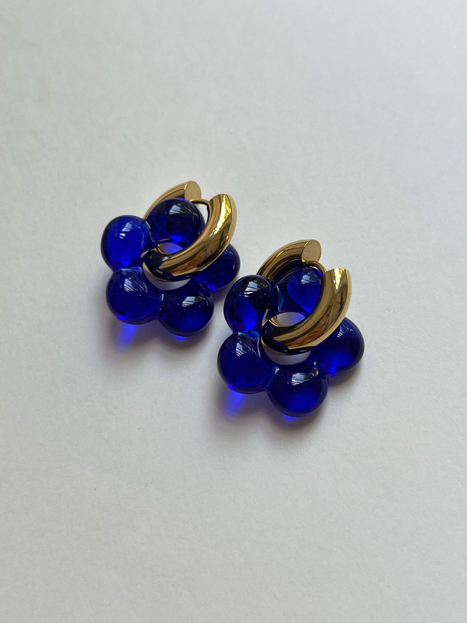 Créoles Donut Fleur en Verre - Bleu Cobalt