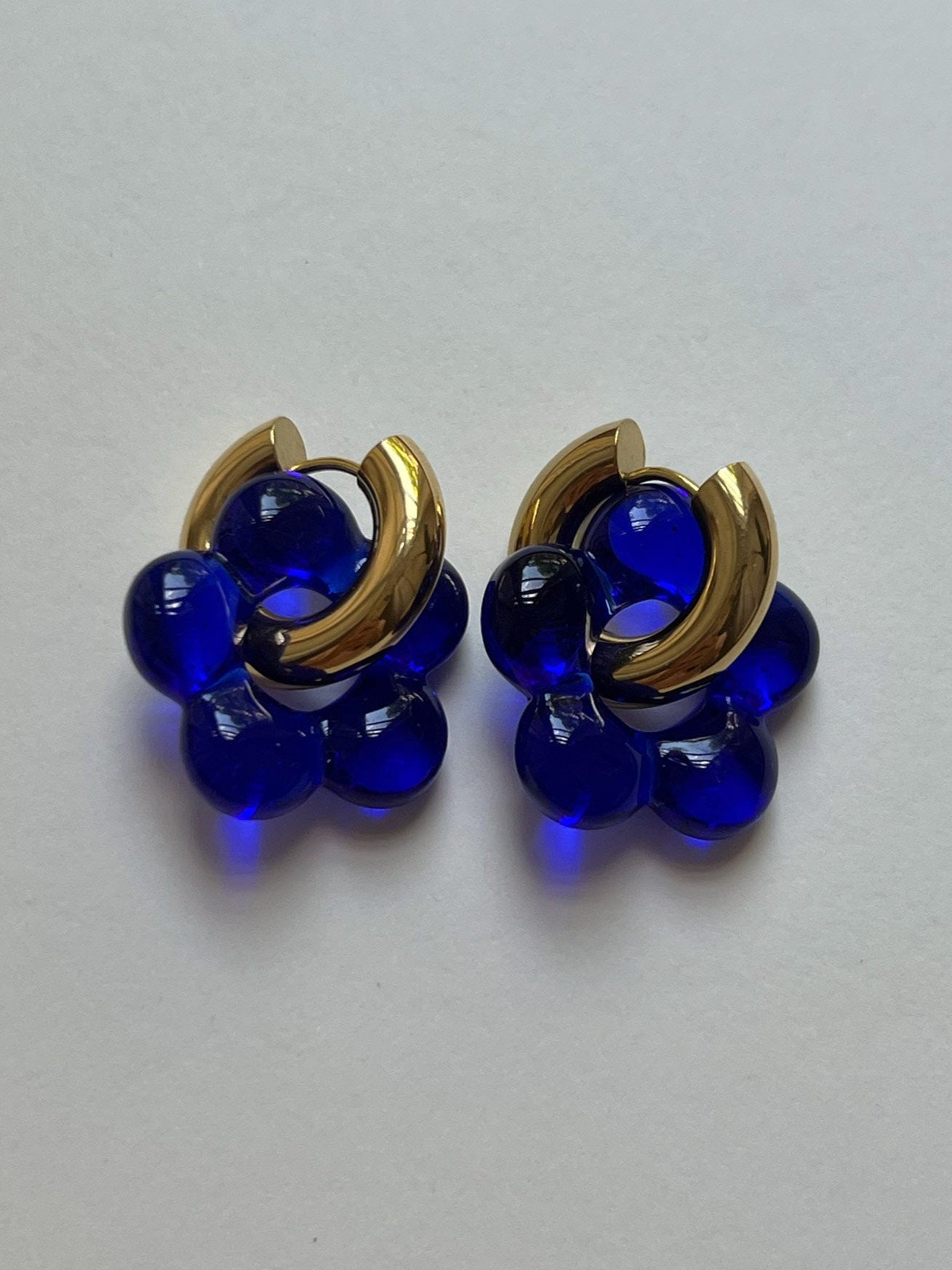 Créoles Donut Fleur en Verre - Bleu Cobalt