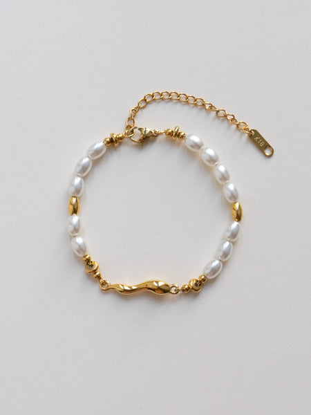 Mother Pearls with Gold Beads Bracelet – KoKo's Designs