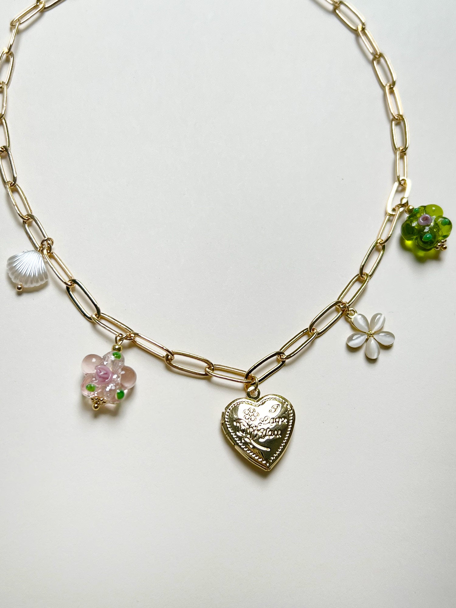 Collier de charme médaillon coeur - Fleurs en verre