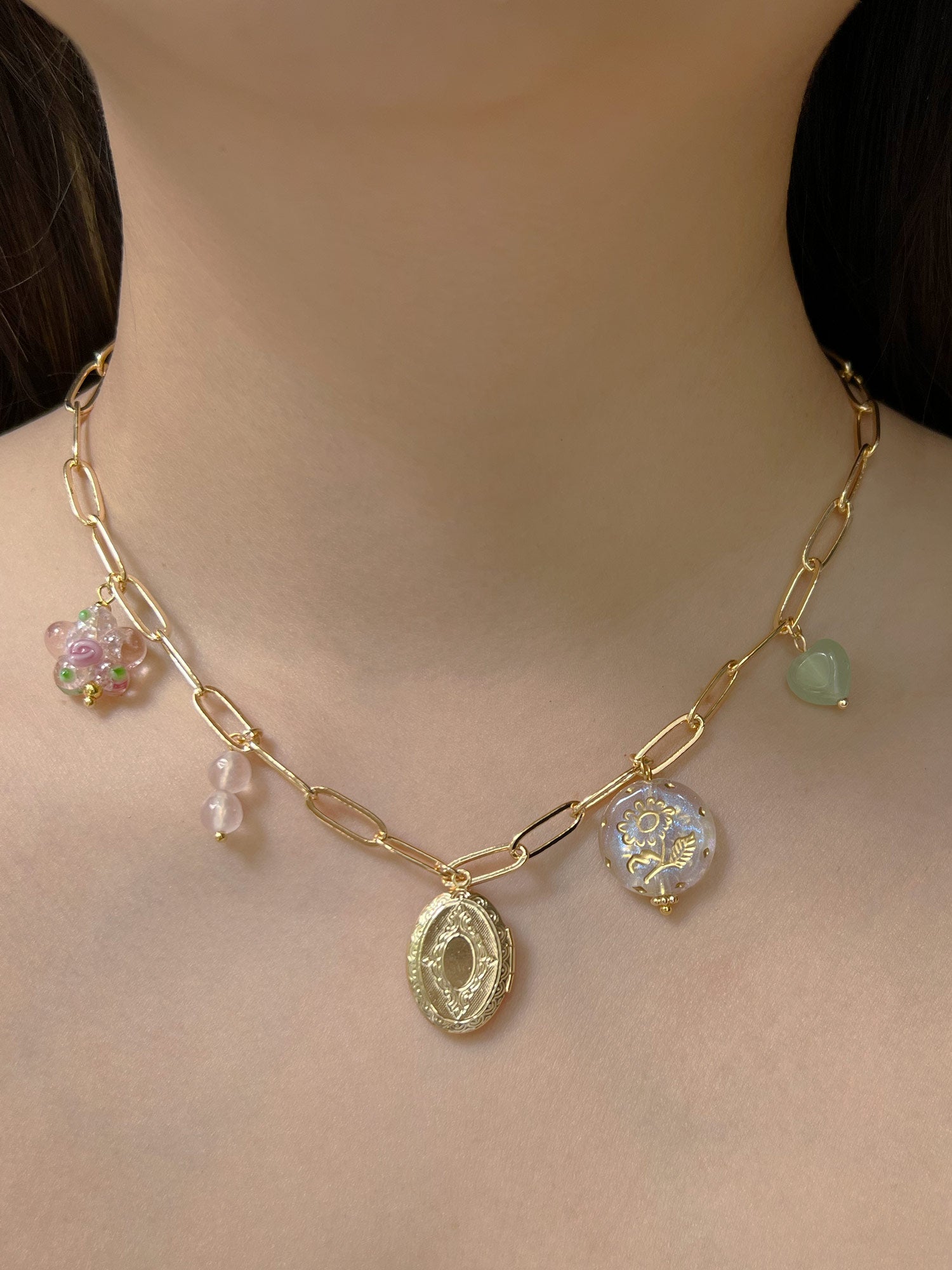 Collier de charme médaillon ovale - Fleur de verre/Cristaux