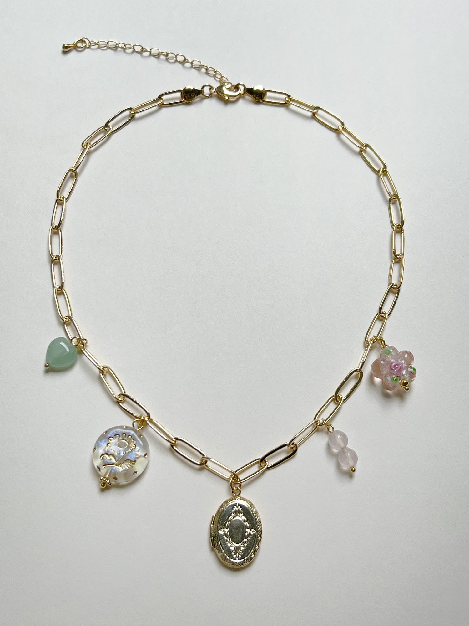 Collier de charme médaillon ovale - Fleur de verre/Cristaux