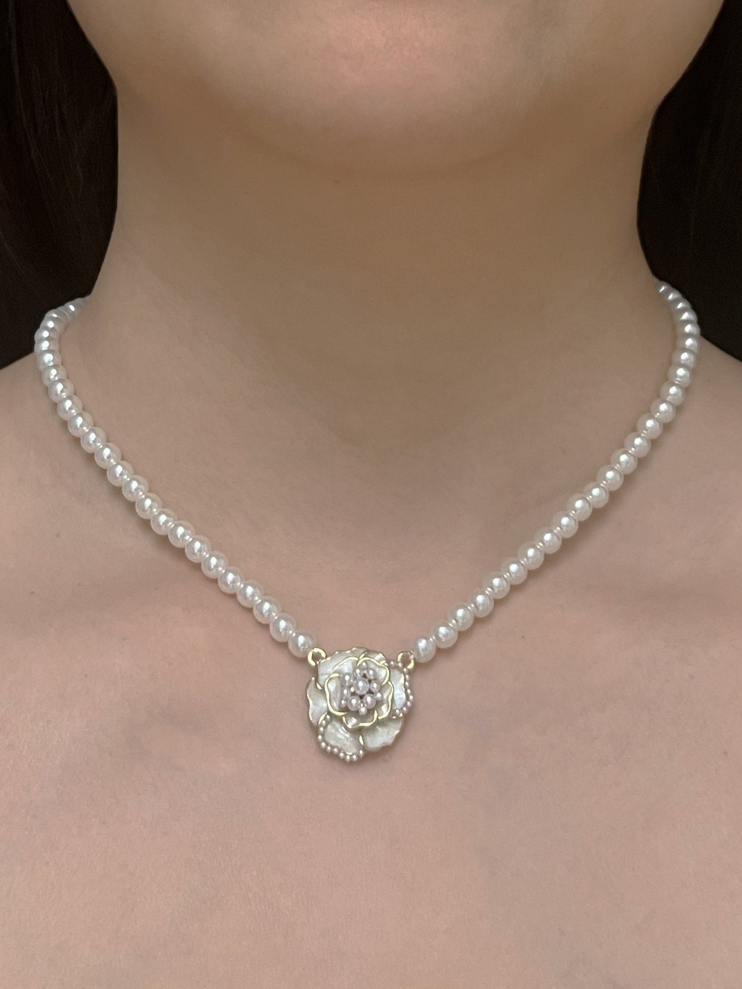 pearl choker rose