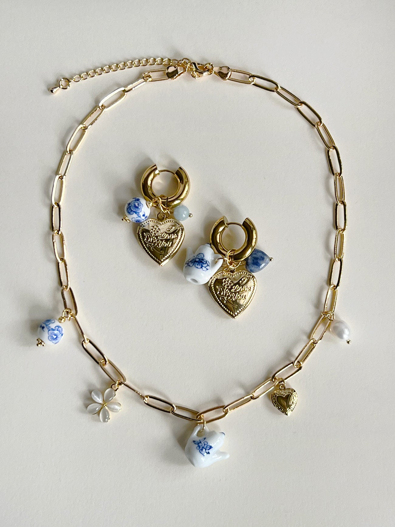 Collier de charme éclectique - Théière en céramique