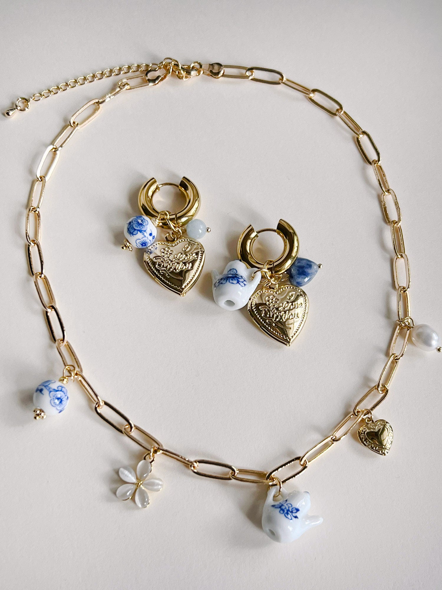 Collier de charme éclectique - Théière en céramique