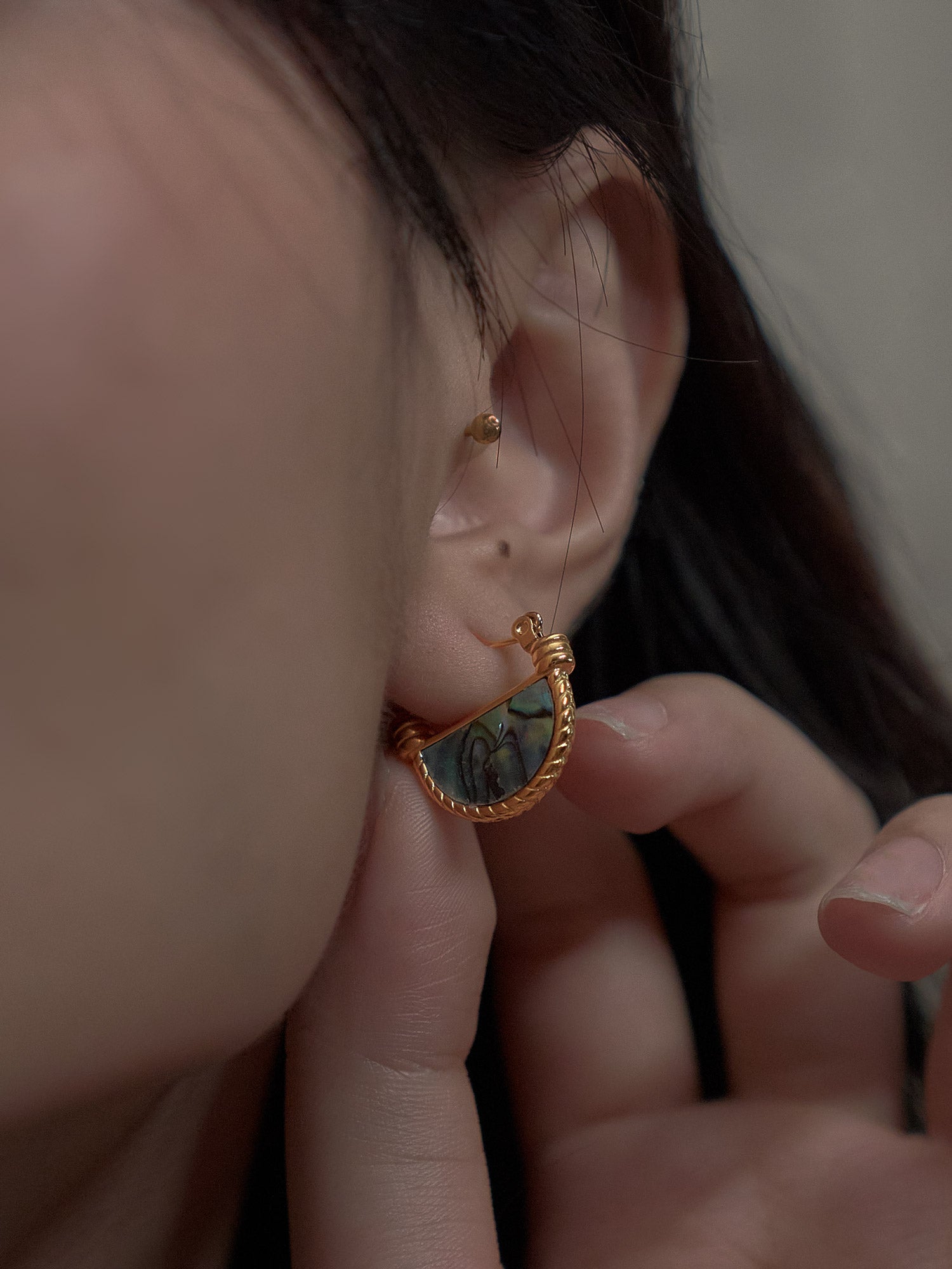 Petites créoles en coquille d'ormeau