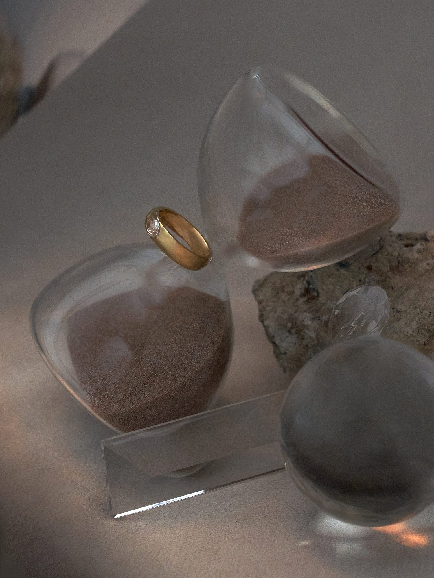 Bague en or avec pierre précieuse incrustée d'ovales - Transparent