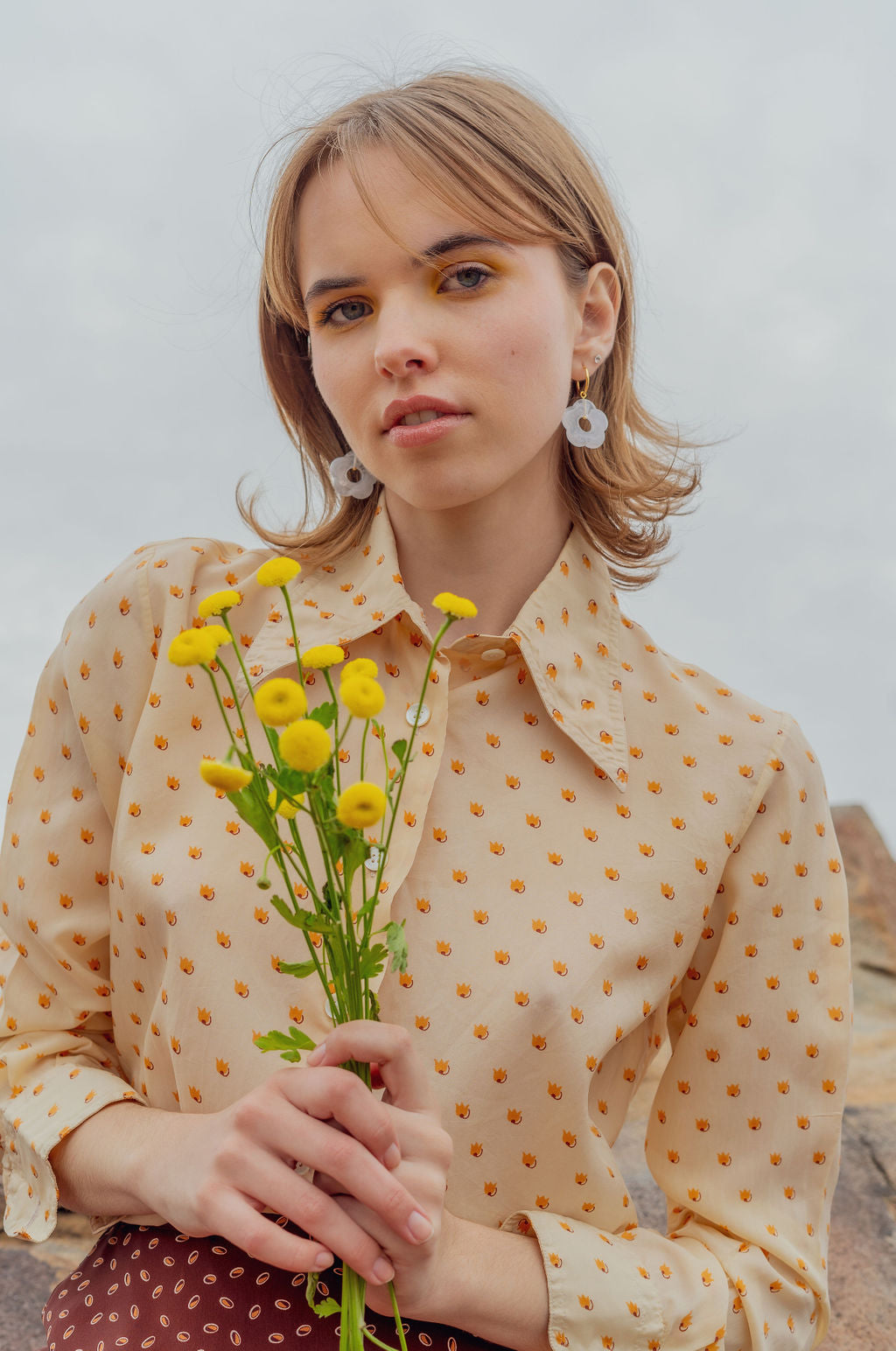 Little Flower Hoops - Marbled White *18K Gold-plated