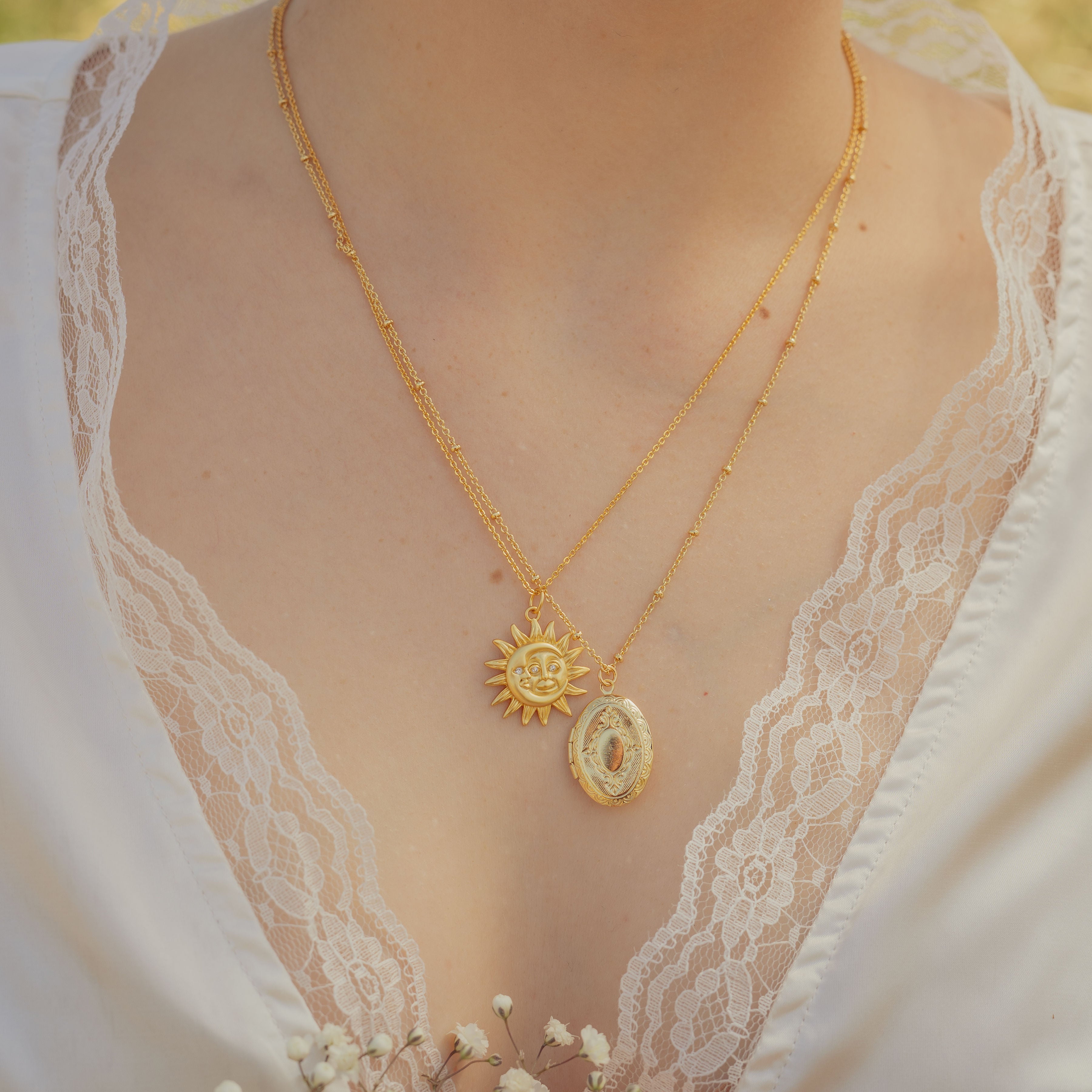 Collier médaillon ovale *Plaqué or 14 carats