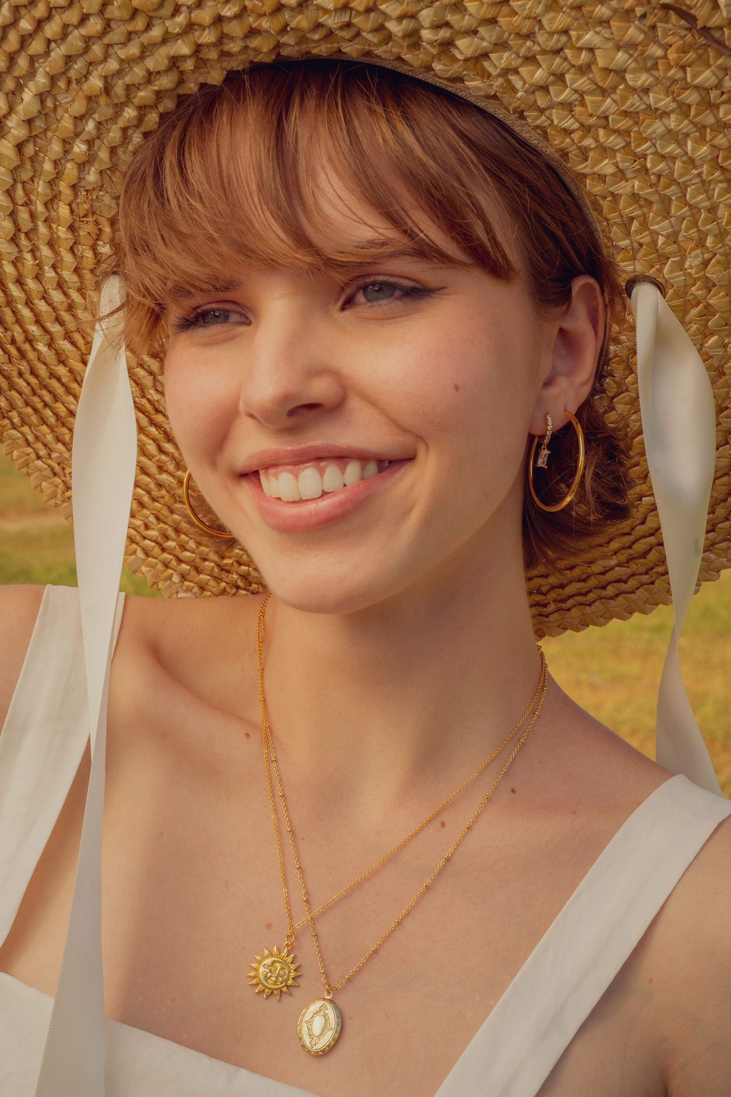 Collier médaillon ovale *Plaqué or 14 carats