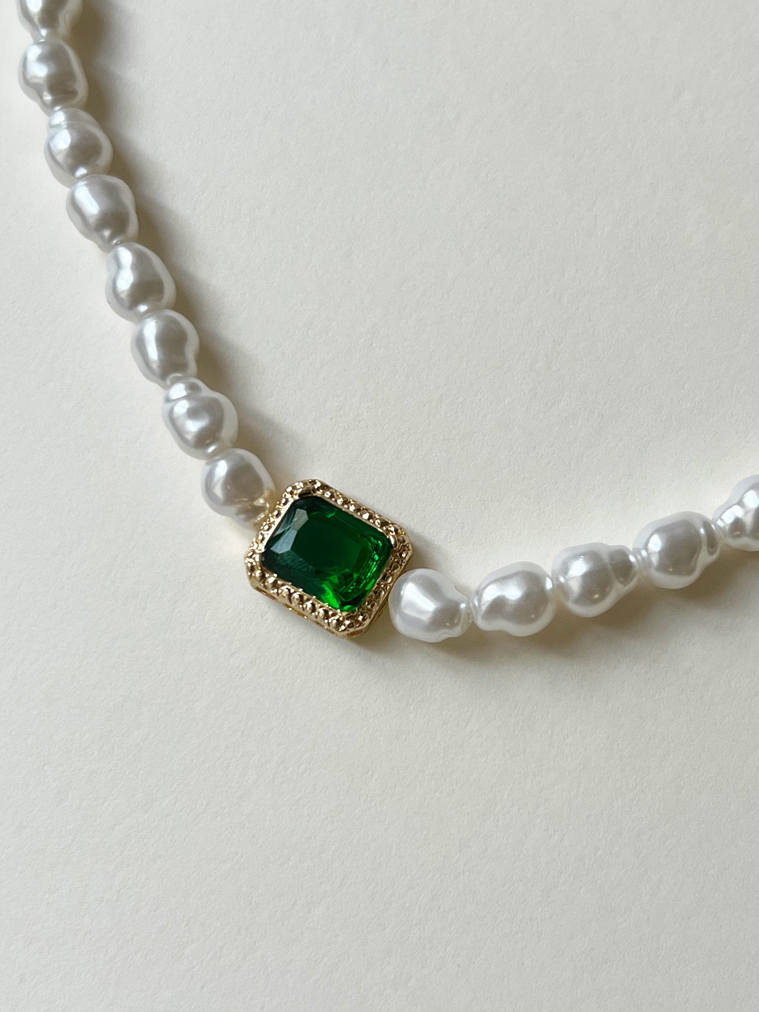 baroque choker green