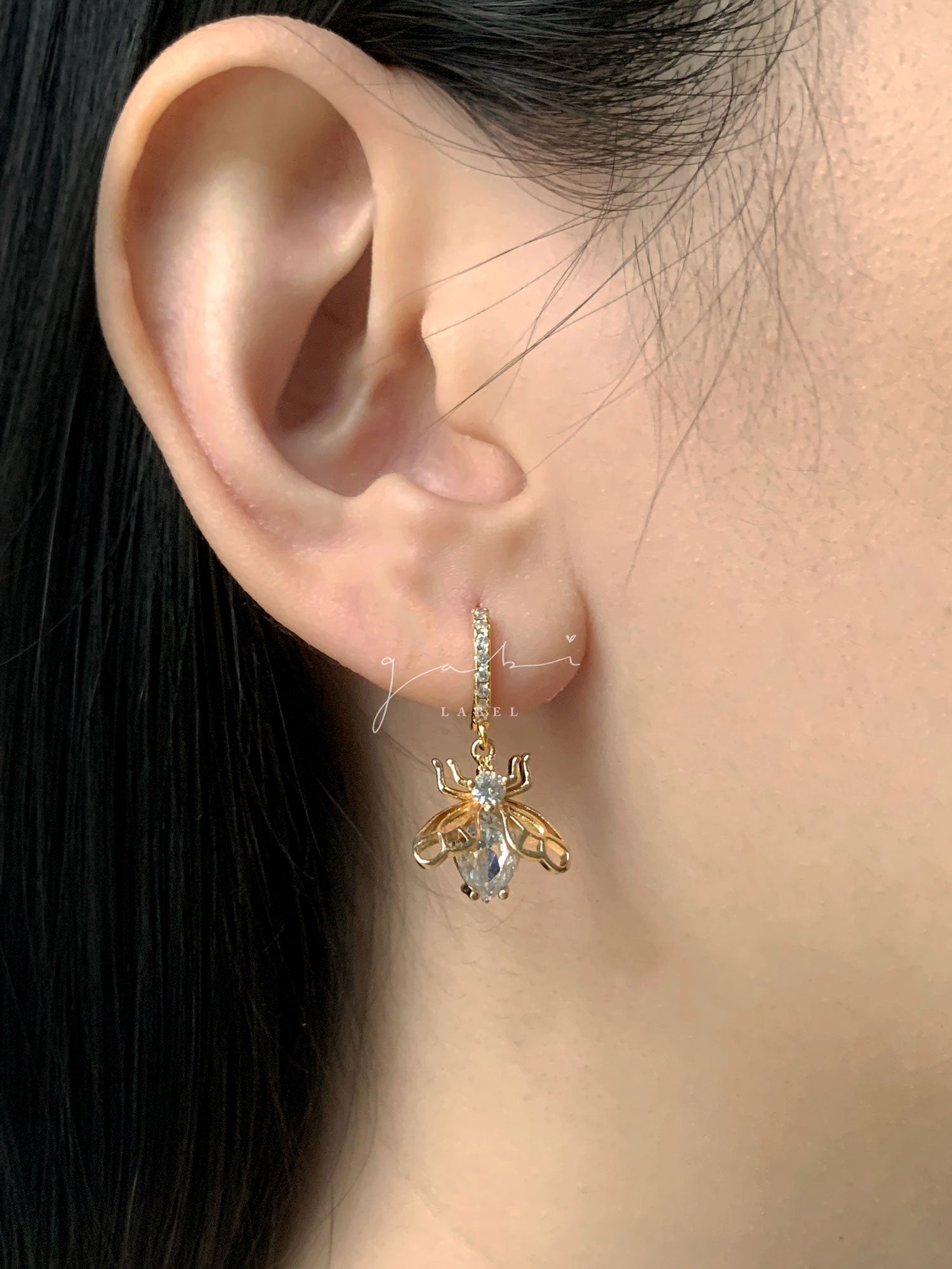 Sparkle Bug Huggies *Plaqué or 18 carats