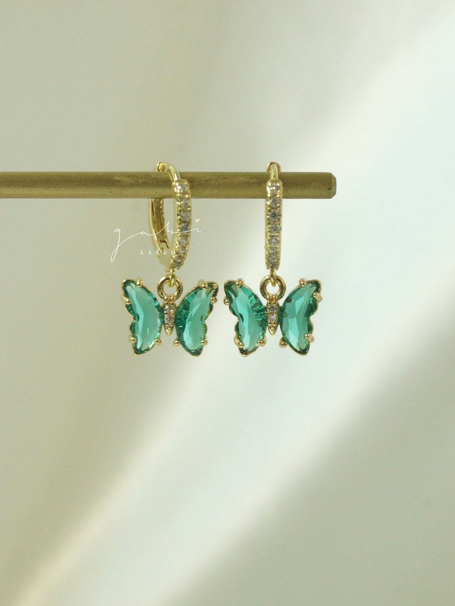 Petite Butterfly Huggies - Vert Émeraude *Plaqué Or 14K