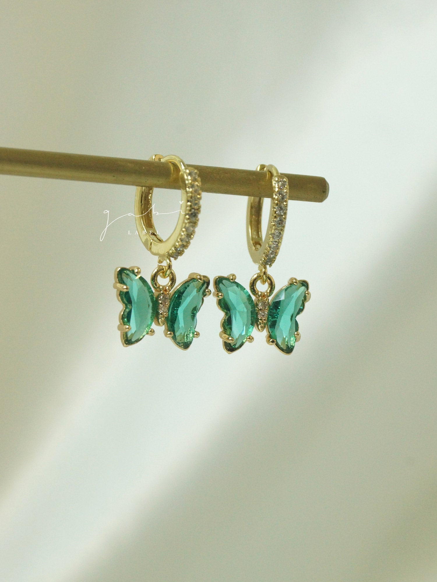 Petite Butterfly Huggies - Vert Émeraude *Plaqué Or 14K