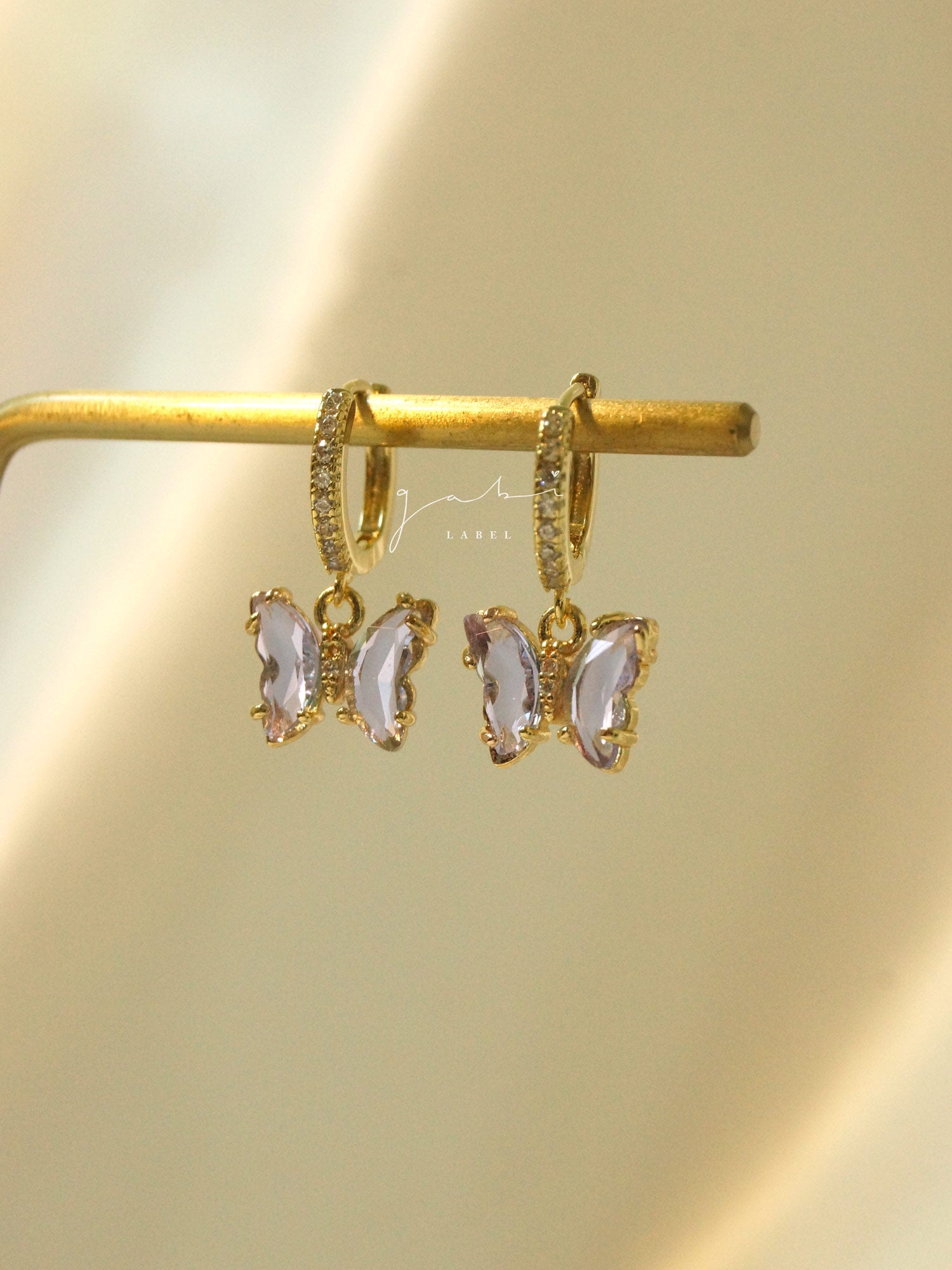 Petite Butterfly Huggies - Lilas *Plaqué or 14 carats