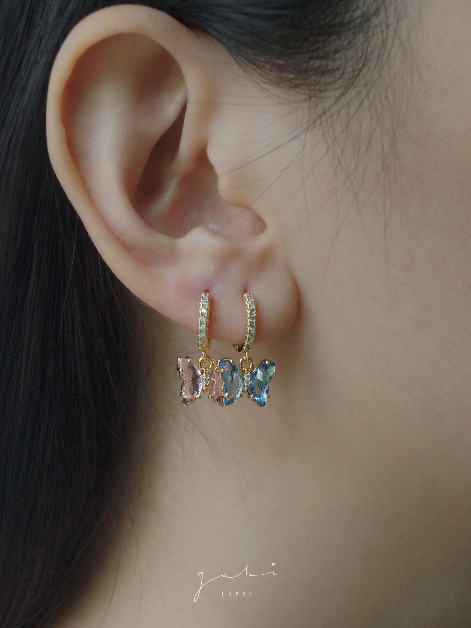 Petite Butterfly Huggies - Bleu bleuet *Plaqué or 14 carats