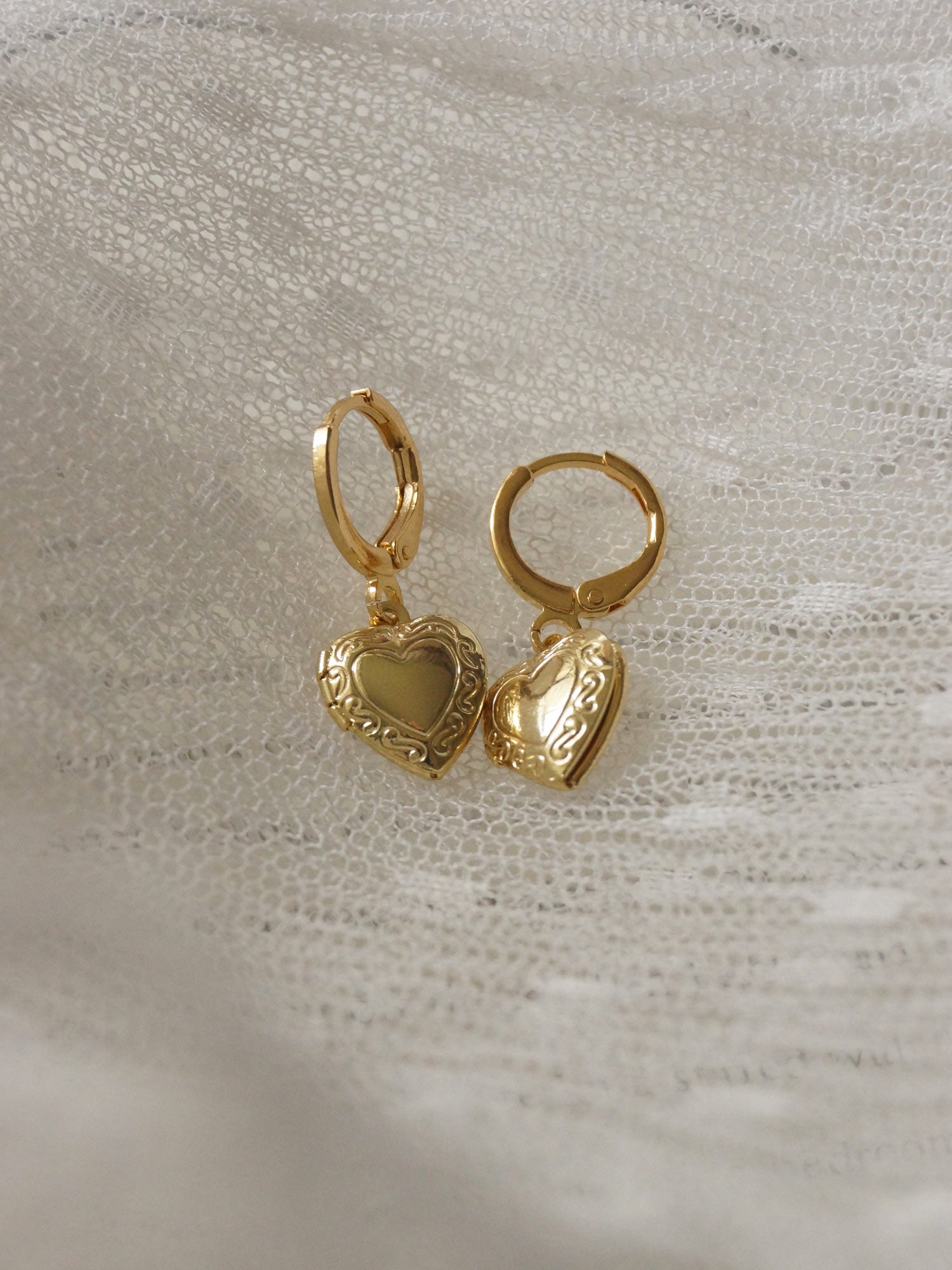 ELLIE Médaillon Huggies *Plaqué or 18 carats