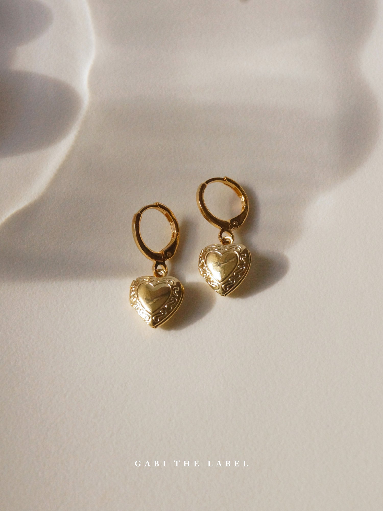 ELLIE Médaillon Huggies *Plaqué or 18 carats