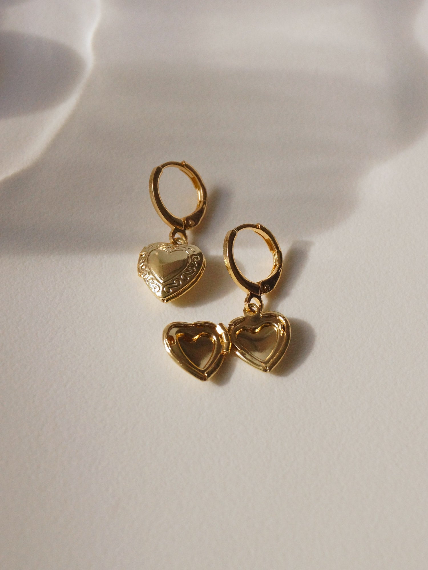 ELLIE Médaillon Huggies *Plaqué or 18 carats