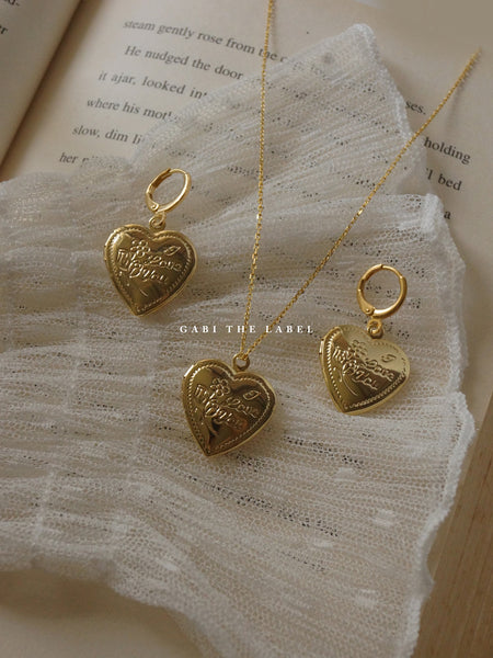 Eclectic Charm Necklace - Gold Jumbo Heart Locket – Gabi The Label