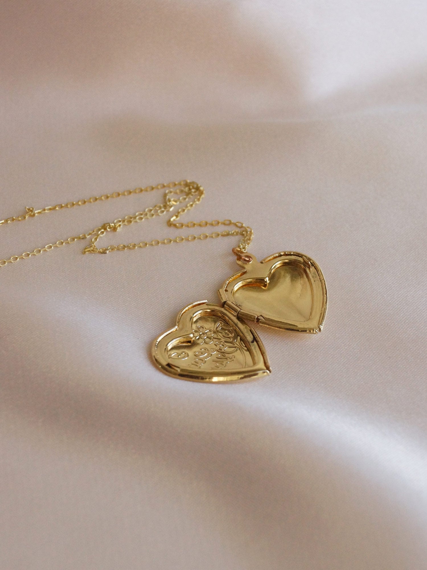 EMMA Locket Necklace *18K Gold-plated