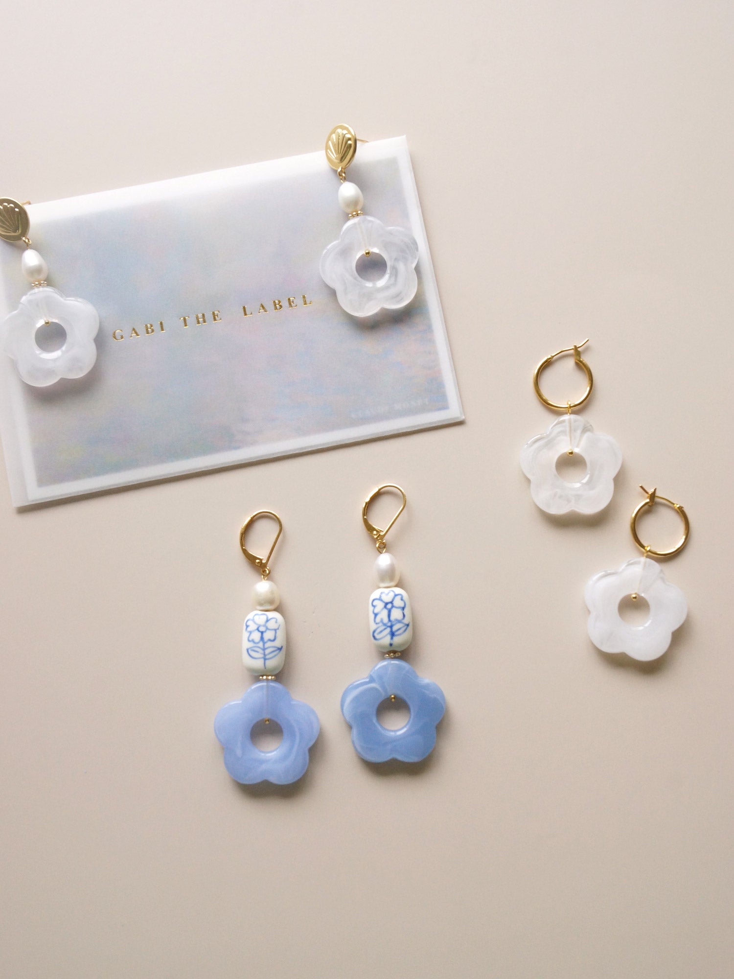 Little Flower Hoops - Marbled White *18K Gold-plated