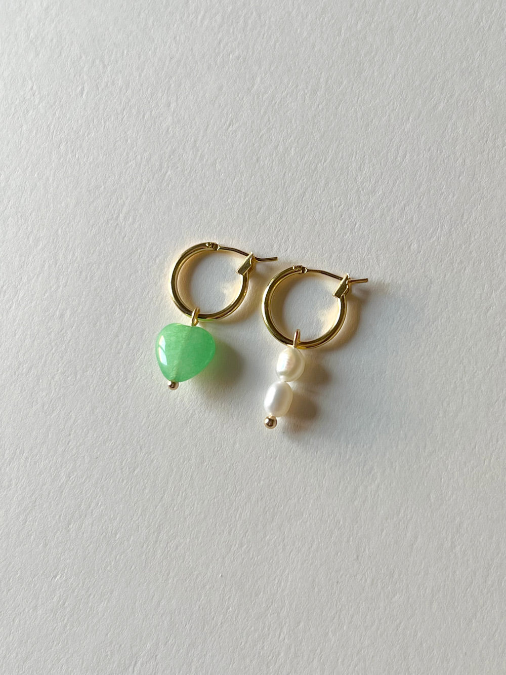 Boucles d'Oreilles Créoles Pierres Dépareillées - Jade Vert/Perles