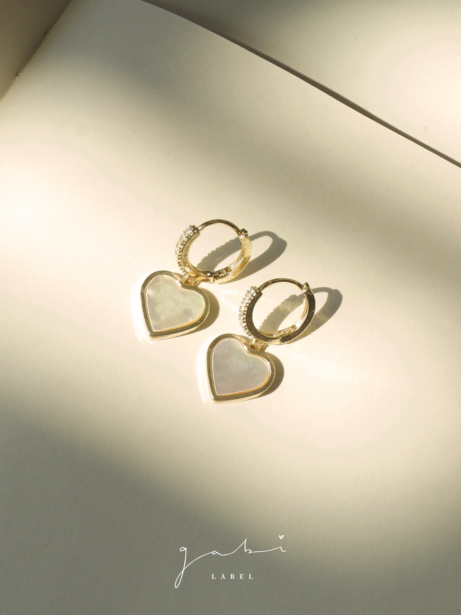 heart huggie3 logo