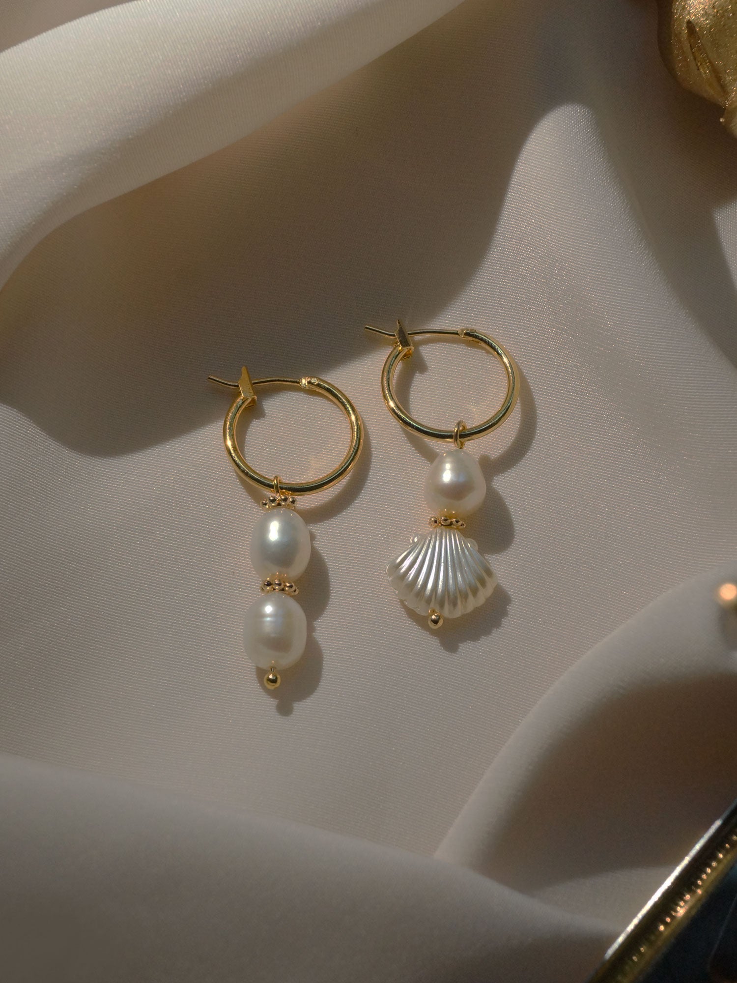 Island Pearl Hoops *18K Gold-plated