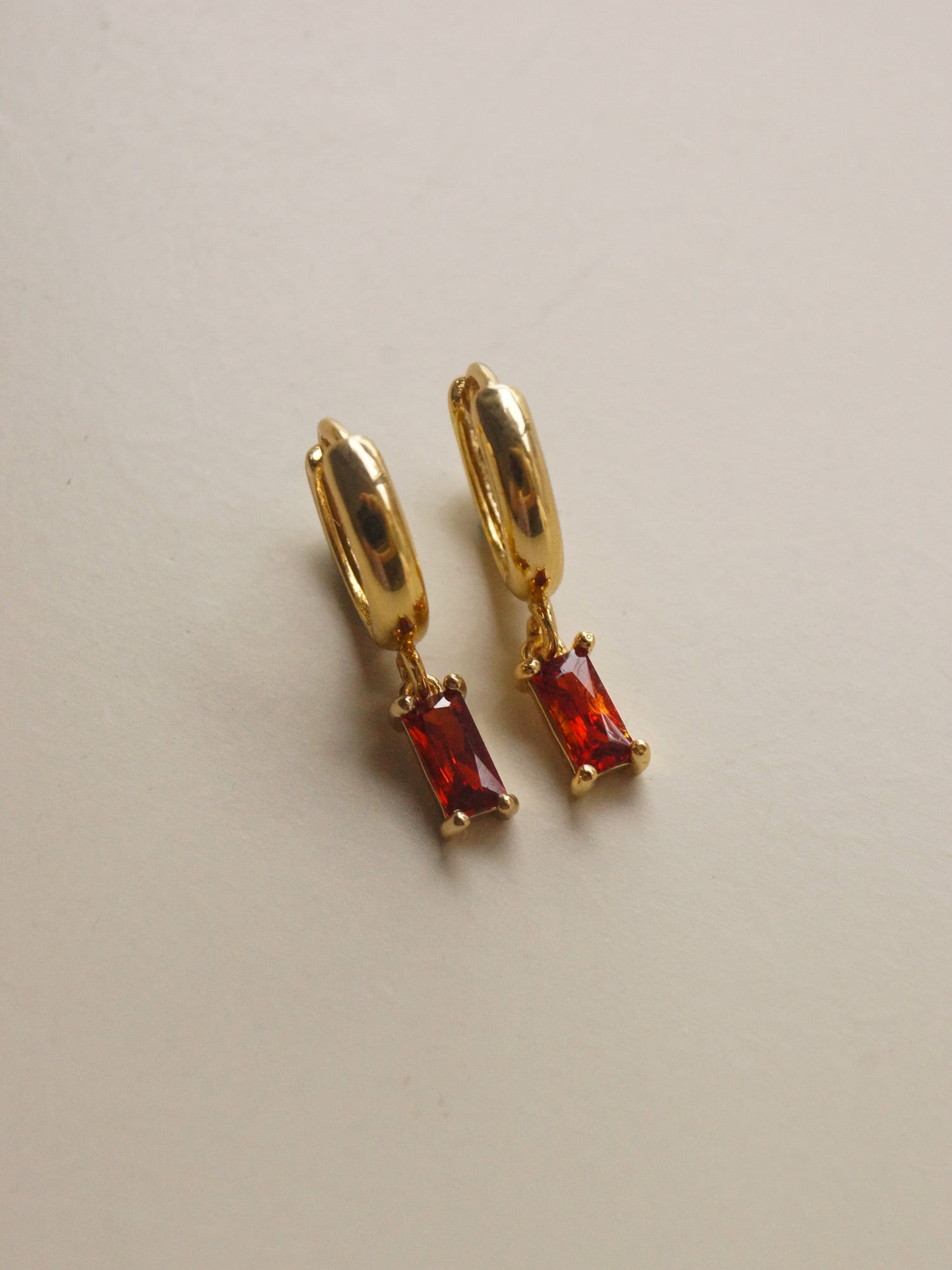 MIRAGE Huggies - Rouge Grenat *Plaqué Or 18 Carats