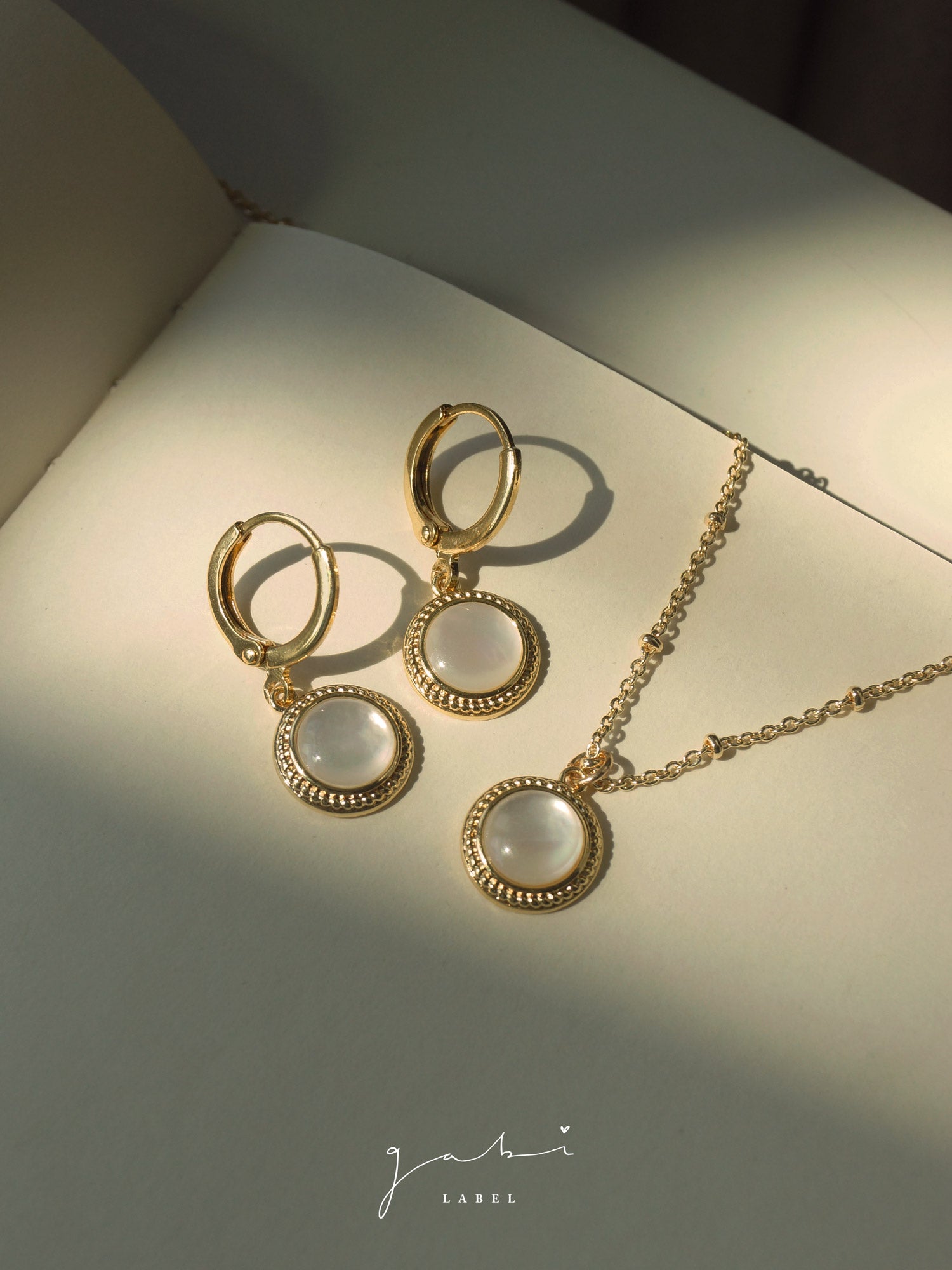Huggies pendentif coquillage rond