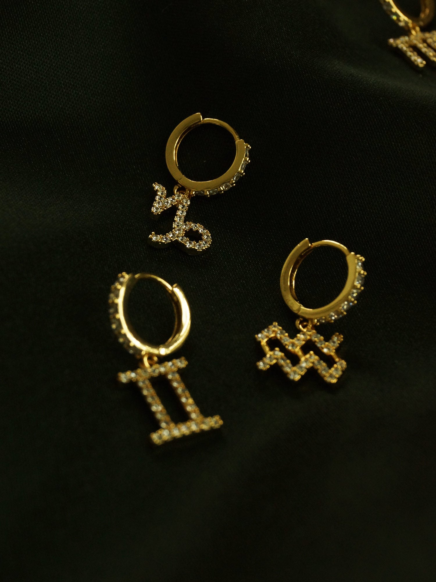 Pavé Sparkle Horoscope Huggies *Plaqué or 18 carats