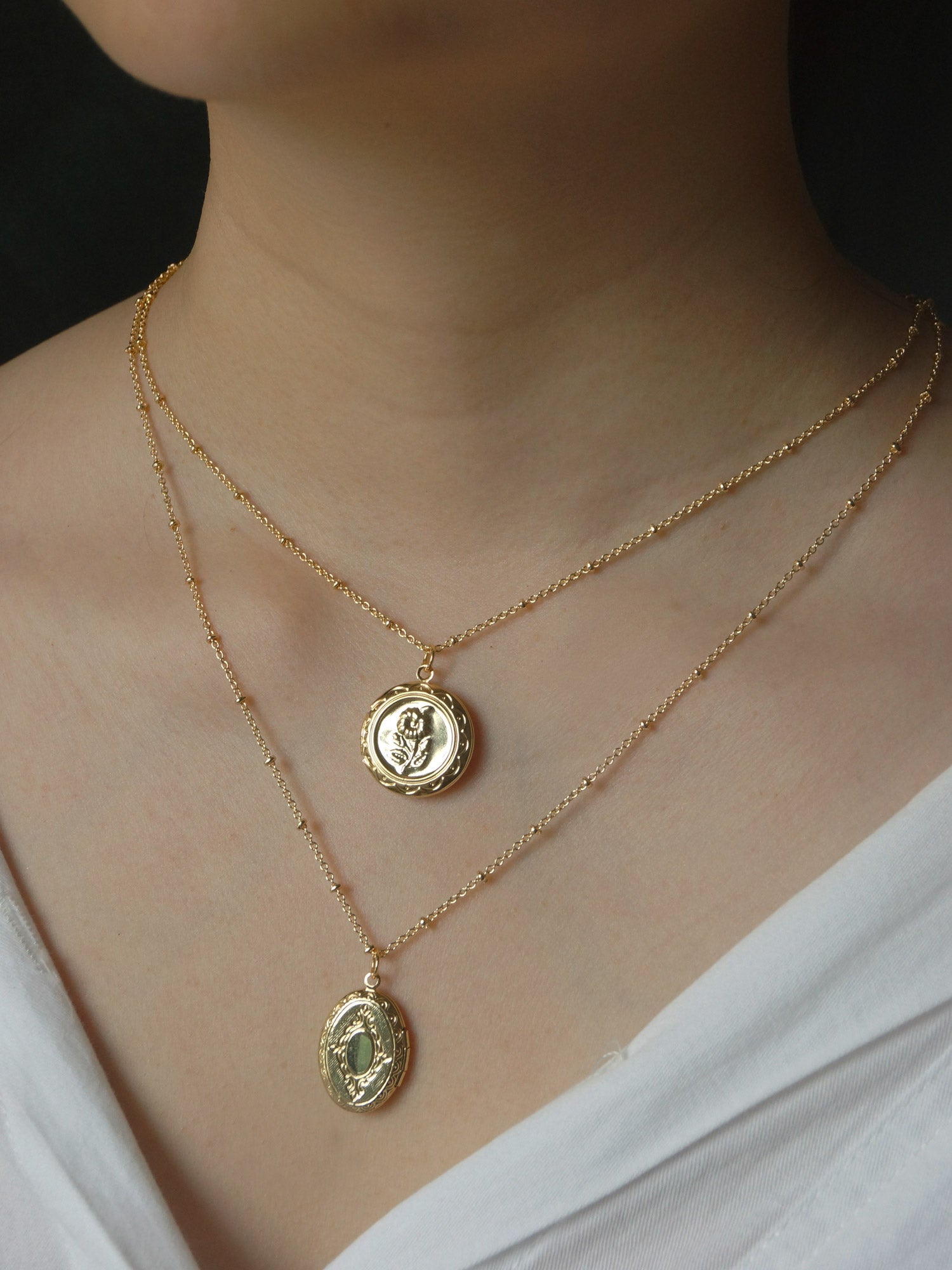 Collier médaillon ovale *Plaqué or 14 carats