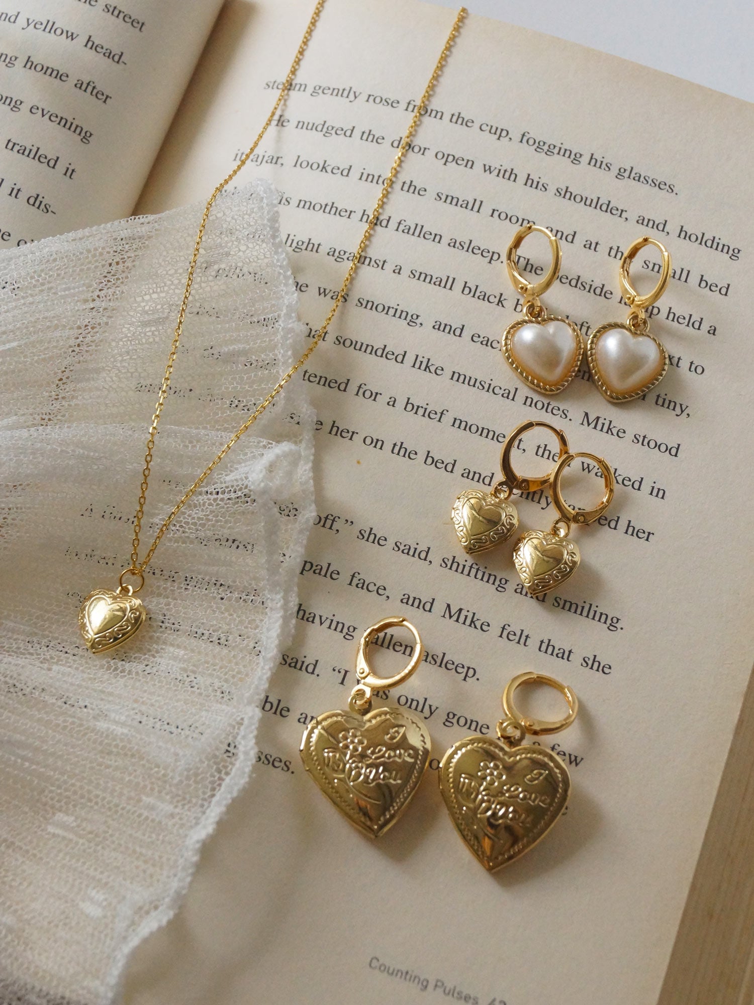 ELLIE Médaillon Huggies *Plaqué or 18 carats