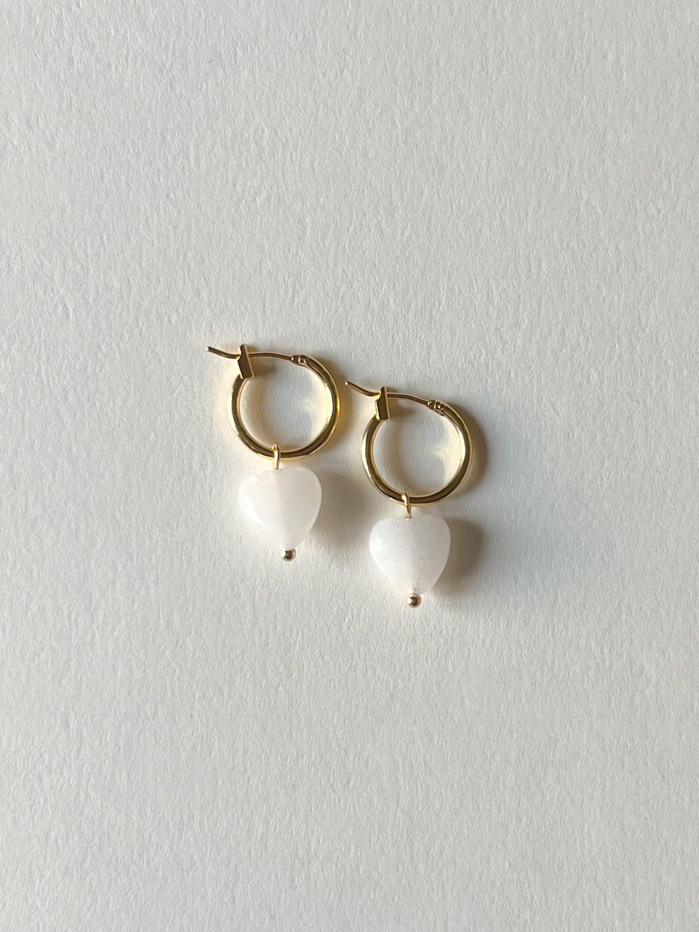 Boucles d'oreilles créoles cœur en jade blanc