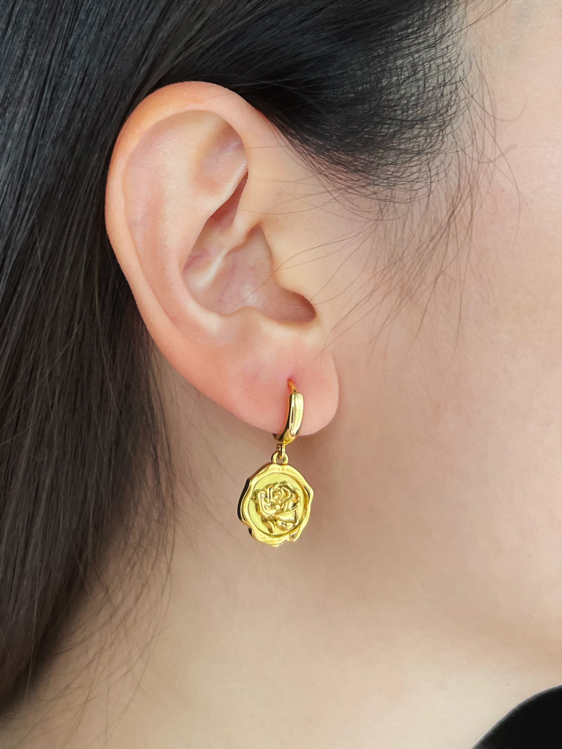 Carved Rose Pendant Huggies   Gold model