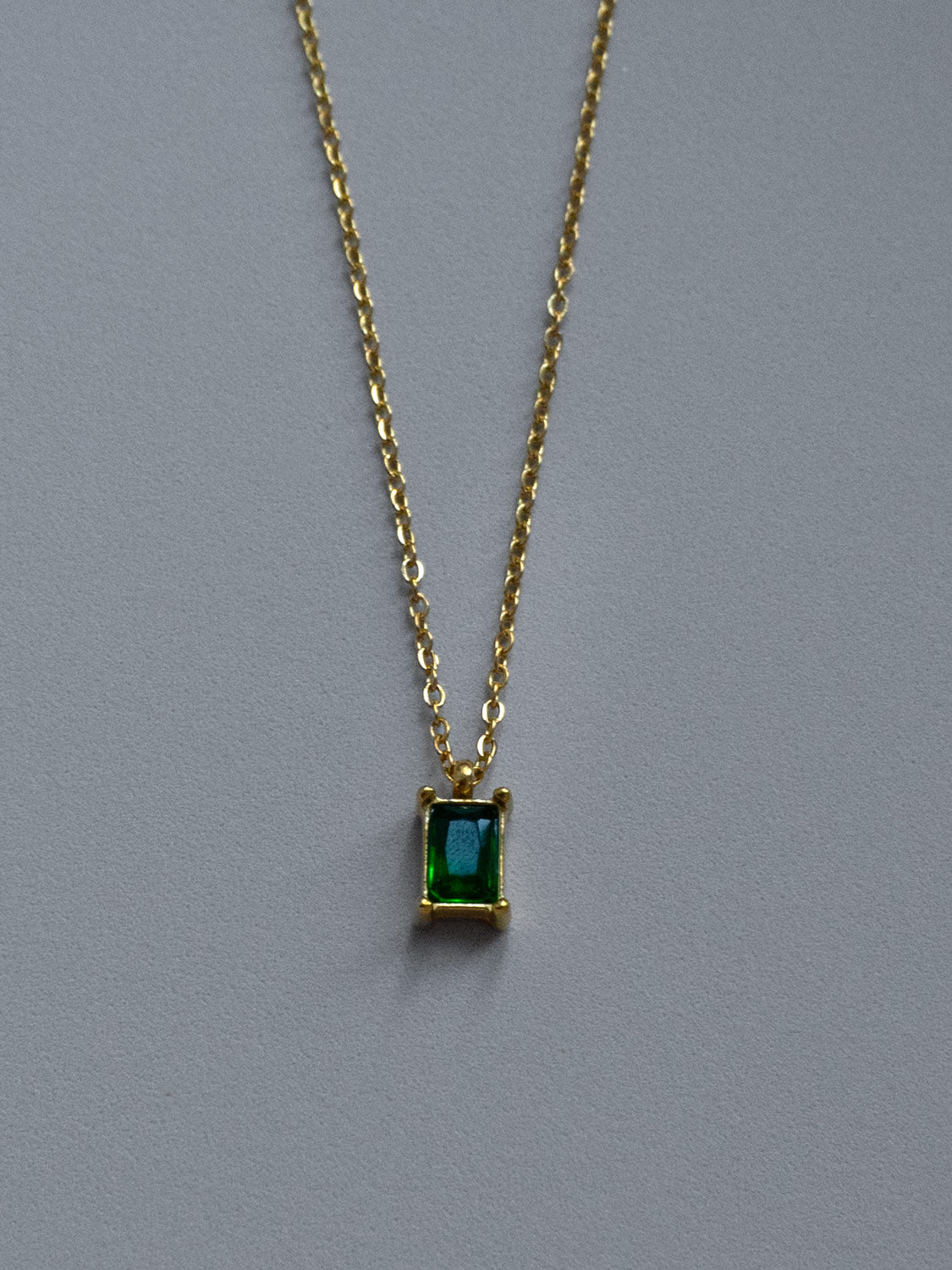 Essential Necklace with Emerald Green Gemstone