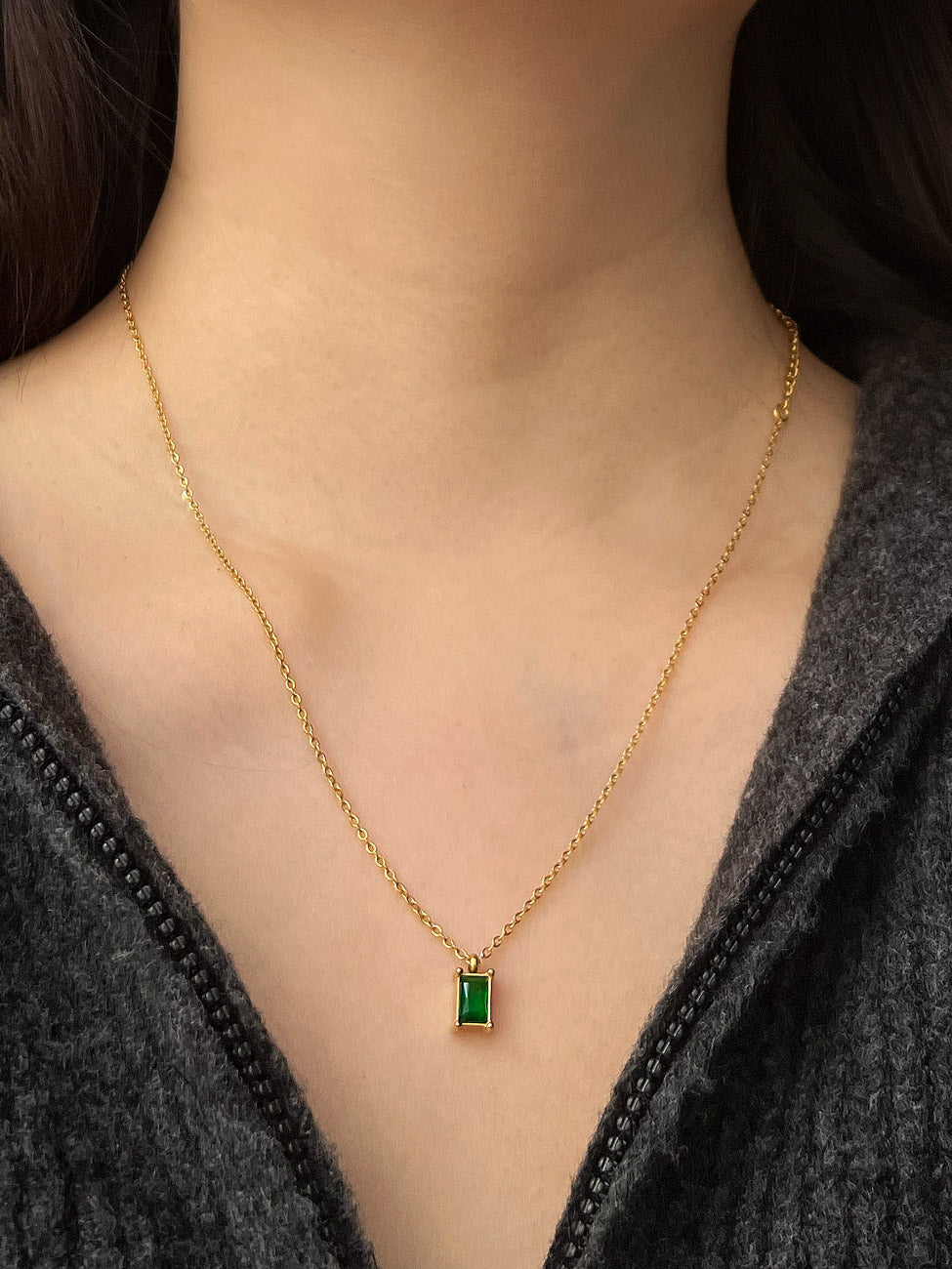 Essential Necklace with Emerald Green Gemstone5