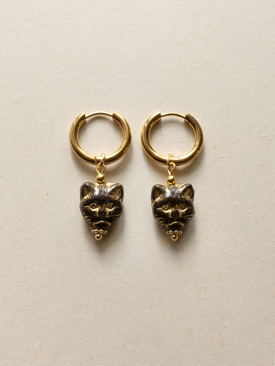 Glass Carved Cat Hoops   Black