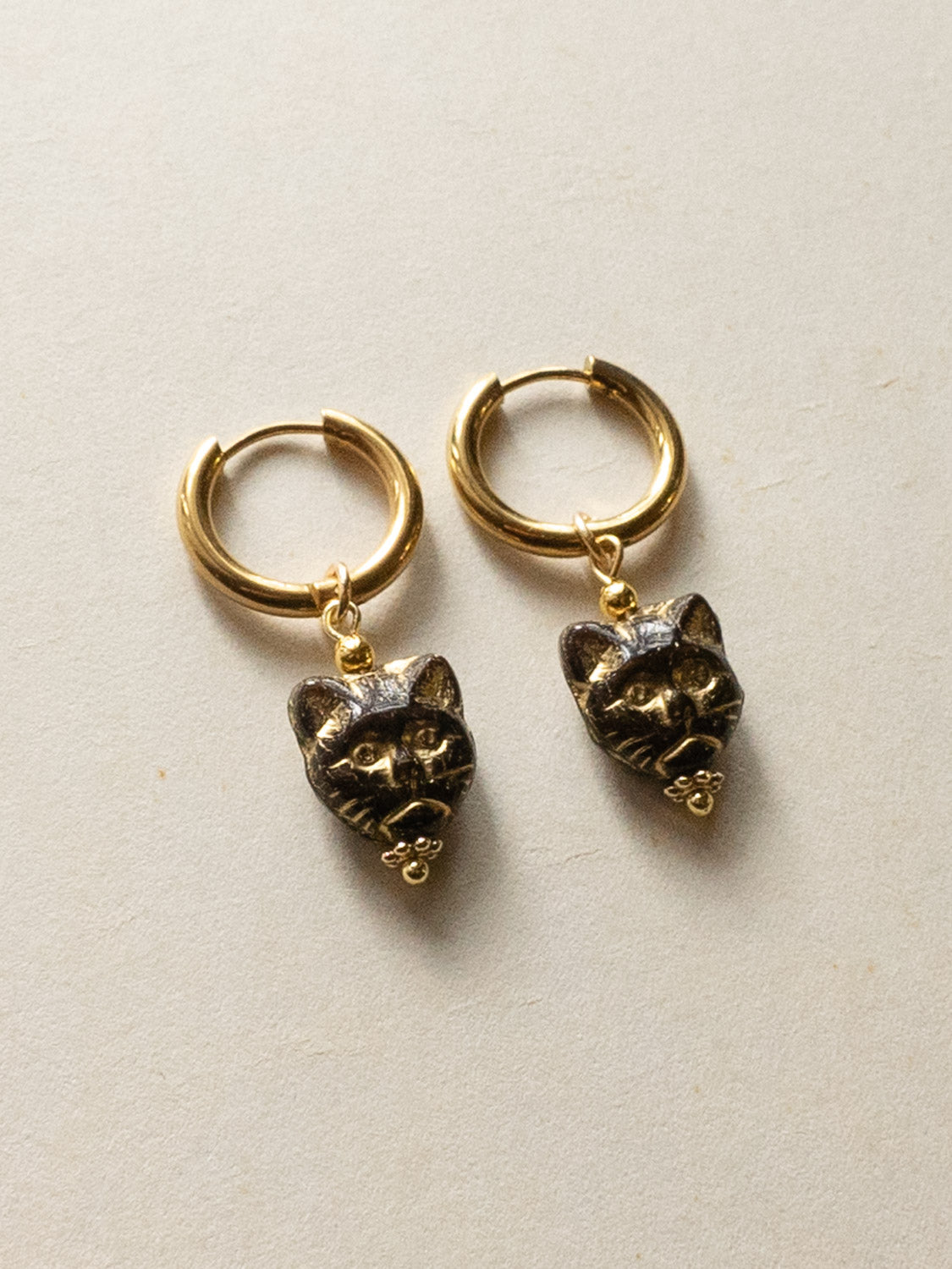 Glass Carved Cat Hoops   Black3
