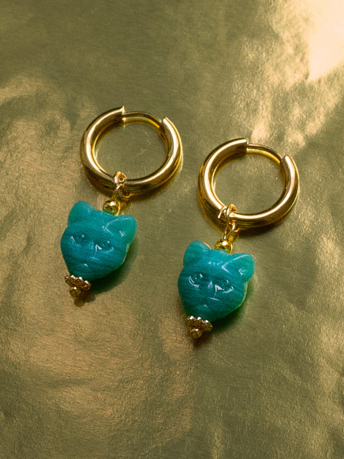 Glass Carved Cat Hoops   Turquoise2