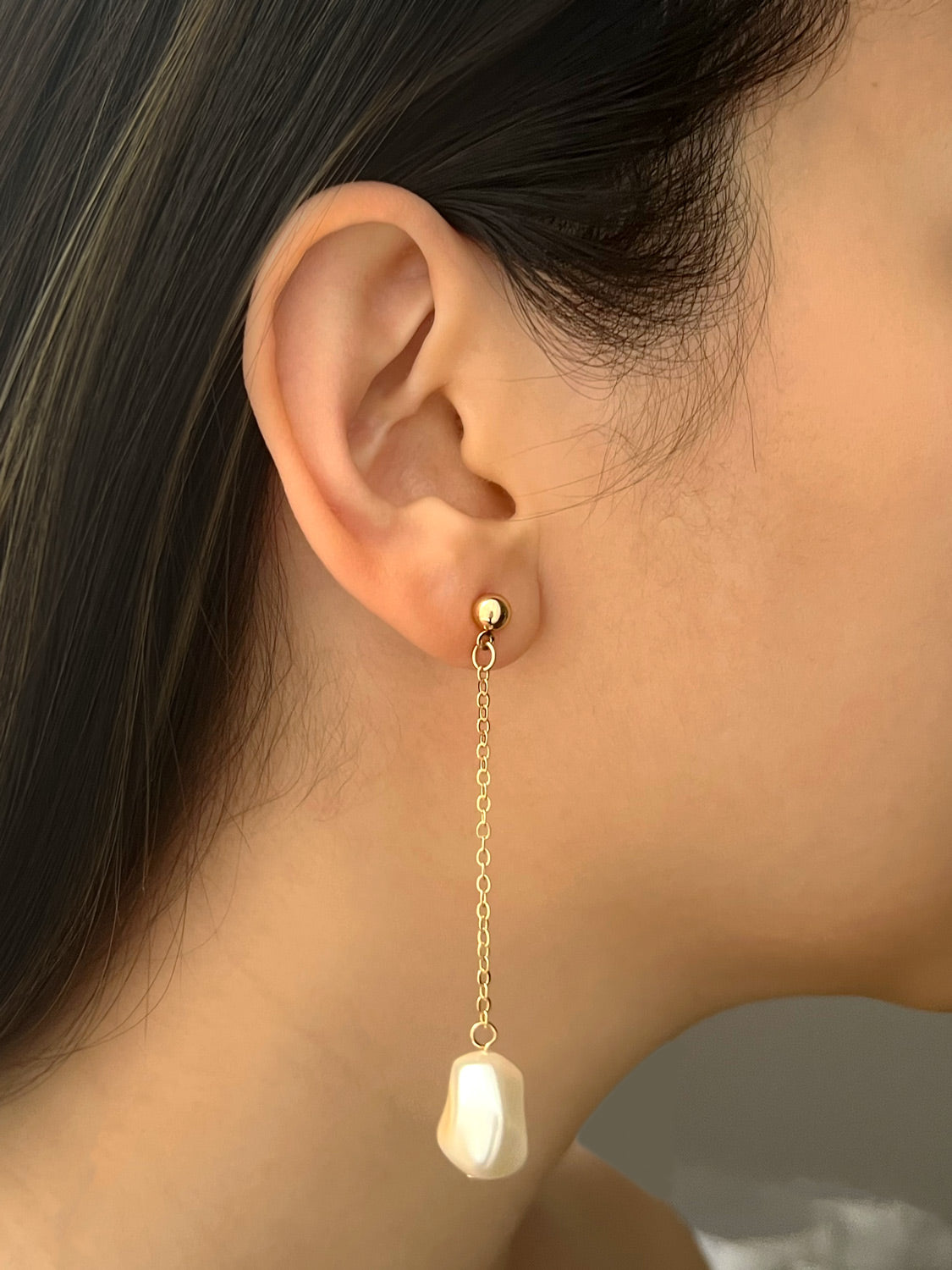 Jumbo Pearl Dangling Earring