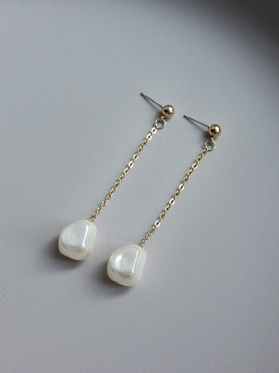 Jumbo Pearl Dangling Earring